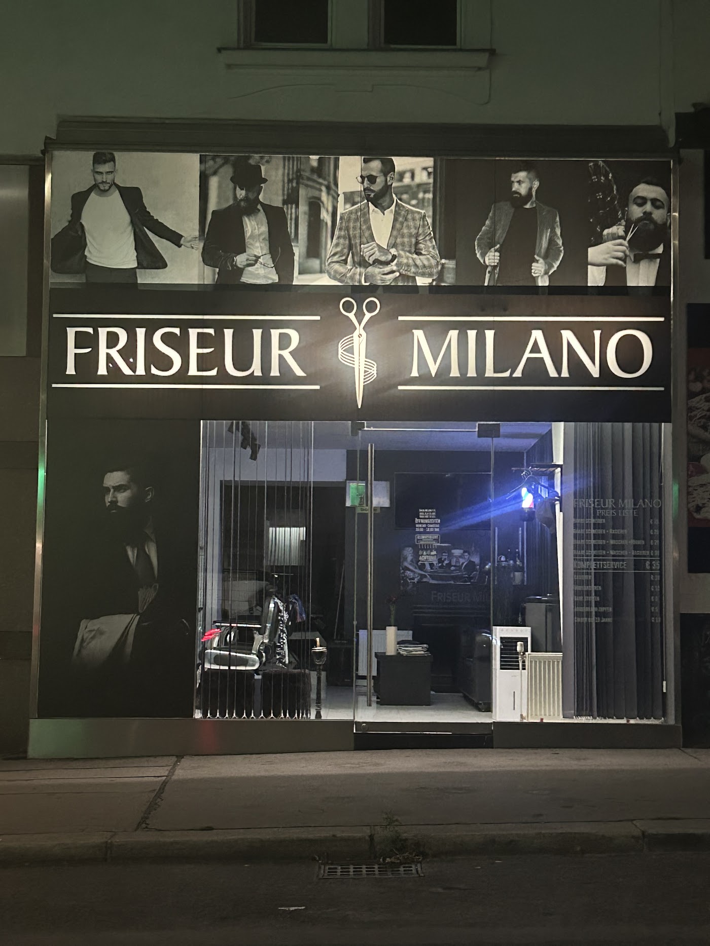 Die Fassade von Friseur Milano bei Nacht